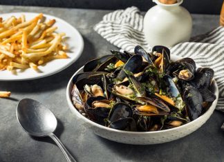 Moules frites – món ngon trứ danh nên thử khi đi tour du lịch Bỉ Moules frites - món ngon trứ danh nên thử khi đi tour du lịch Bỉ
